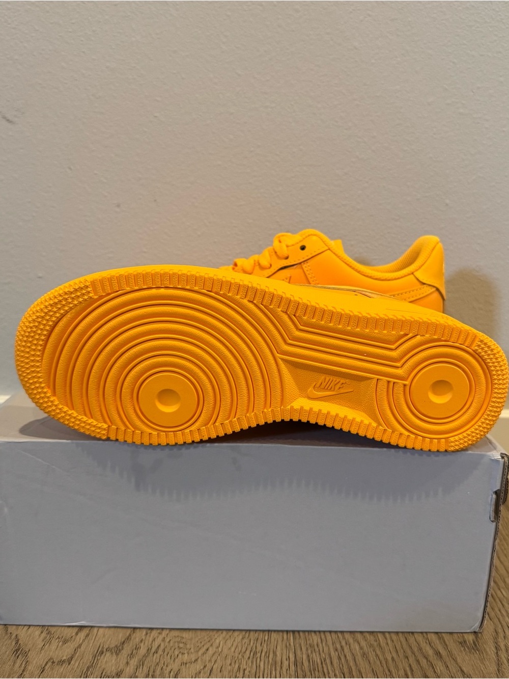 Nike Air Force 1 Laser Orange - Picture 5 of 5